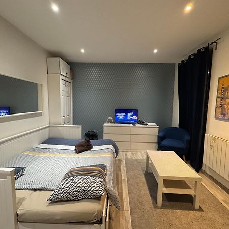 Appartement Proche Centre Ville, Gare Et Autoroute Melun Eksteriør bilde